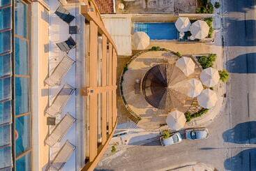 هتل Bellevue On The Beach Suites