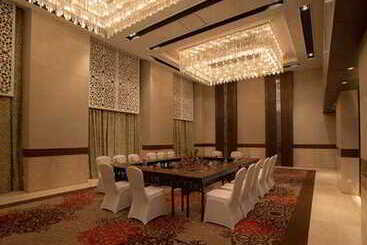 هتل Courtyard By Marriott Agra