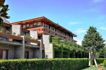 هتل Gilgit Serena