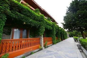 هتل Gilgit Serena