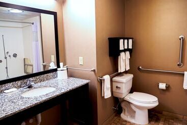هتل Hampton Inn Lewistonauburn