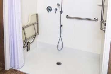 هتل Hampton Inn Lewistonauburn