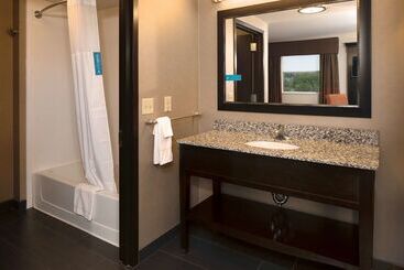 هتل Hampton Inn Lewistonauburn