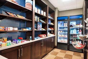 هتل Hampton Inn Lewistonauburn