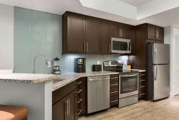هتل Hilton Grand Vacations Club Ocean 22 Myrtle Beach
