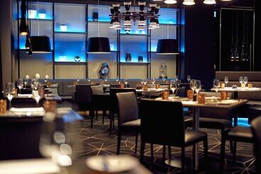 هتل Hilton Tallinn Park