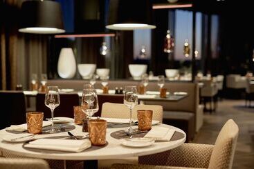 هتل Hilton Tallinn Park