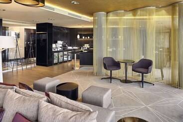 هتل Hilton Tallinn Park
