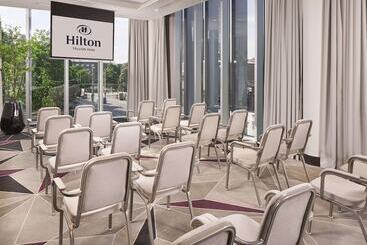 هتل Hilton Tallinn Park