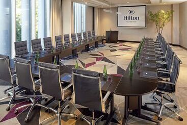 هتل Hilton Tallinn Park