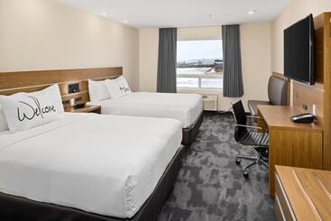 هتل Home Inn & Suites Swift Current