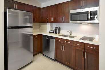 هتل Homewood Suites By Hilton Halifax Downtown