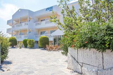 هتل Iatridis Studios