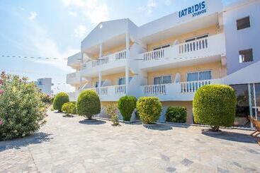 هتل Iatridis Studios