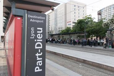 هتل Ibis Budget Lyon Centre  Gare Partdieu