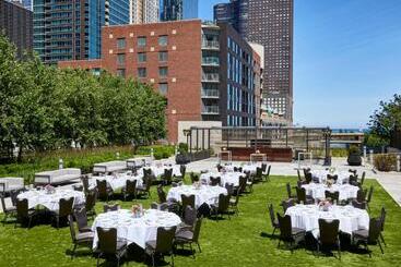 هتل Loews Chicago