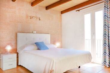 هتل Marblau Hostal