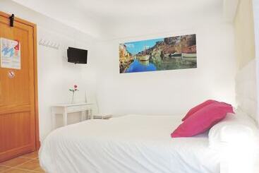 هتل Marblau Hostal