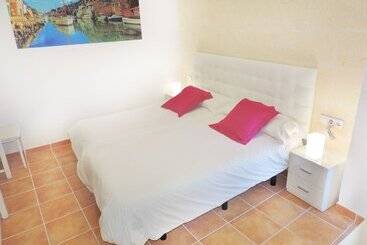 هتل Marblau Hostal