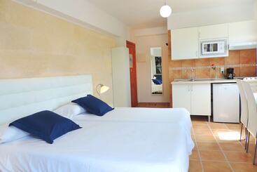 هتل Marblau Hostal