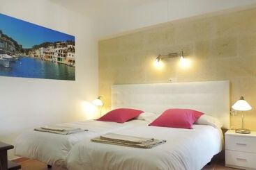 هتل Marblau Hostal