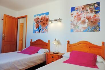 هتل Marblau Hostal