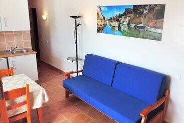 هتل Marblau Hostal