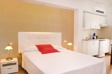 هتل Marblau Hostal