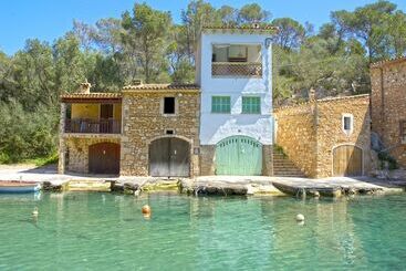 هتل Marblau Hostal