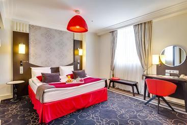 هتل Mercure Rostovondon Center