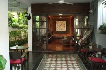 בית מלון כפרי Rachamankha Flora House