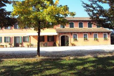 هتل روستایی Agriturismo Sant' Anna