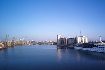 هتل Sunborn London Yacht