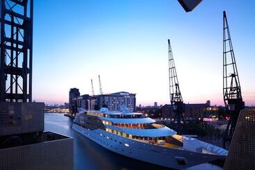 هتل Sunborn London Yacht