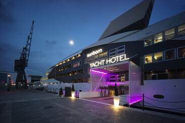 هتل Sunborn London Yacht
