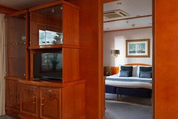 هتل Sunborn London Yacht