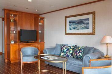 هتل Sunborn London Yacht