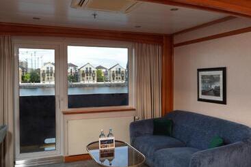 هتل Sunborn London Yacht