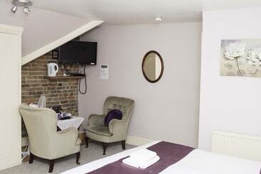 هتل The Castle Inn