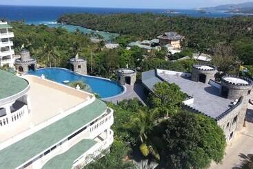 Lingganay Boracay Hotel Resort