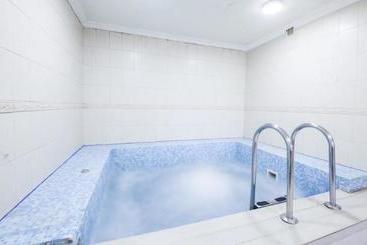 Novy Bereg Hotel Yacht Club