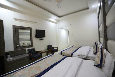 هتل Jagdish Residency