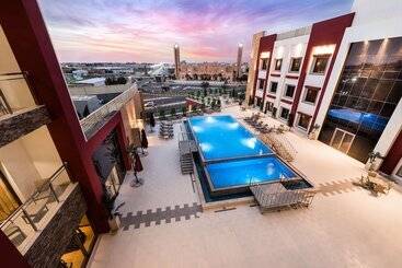 هتل Best Western Plus Al Qurayyat City Center