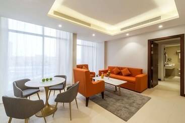 هتل Best Western Plus Al Qurayyat City Center