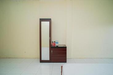 هتل Reddoorz Syariah @ Jalan Bukit Kaminting 2