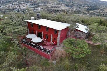 هتل Ngari Hill Ecolodge, Maralal   Kenya