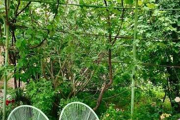 تختخواب و صبحانه Ekas Rosengarten