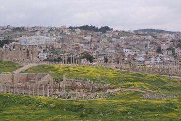 تختخواب و صبحانه Full Panorama Jerash