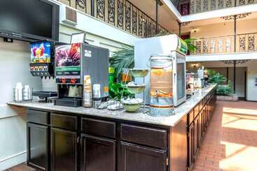 هتل Coratel Suites