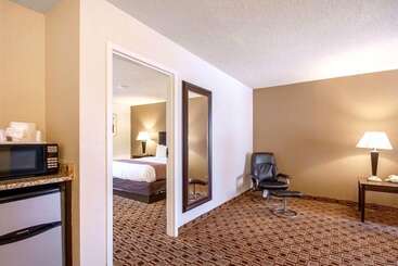 هتل Coratel Suites